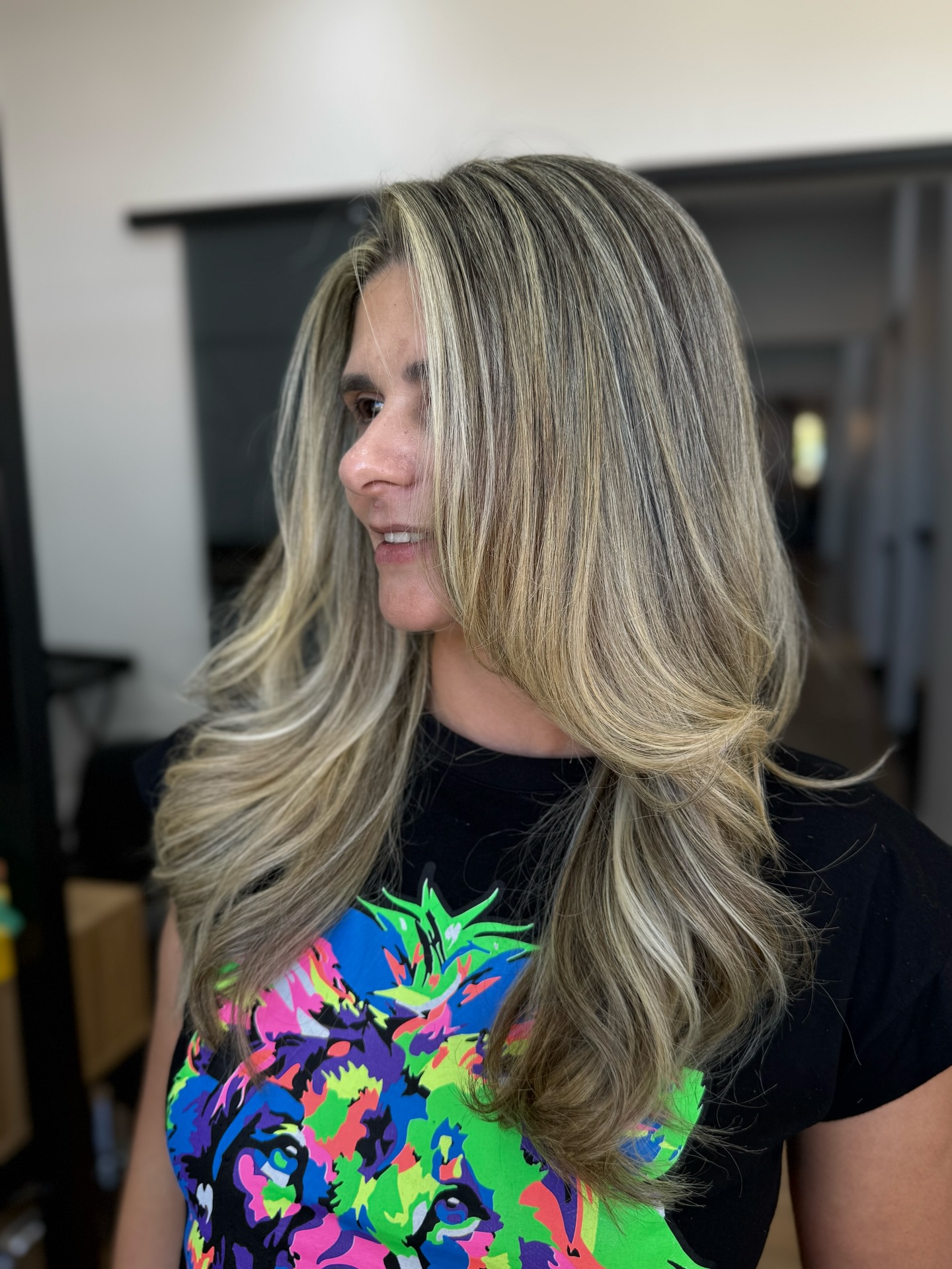 Antes e depois de finalização de cabelo no Studio Vitaly